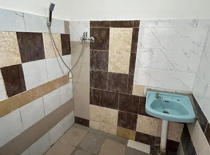 White Sandat 3*