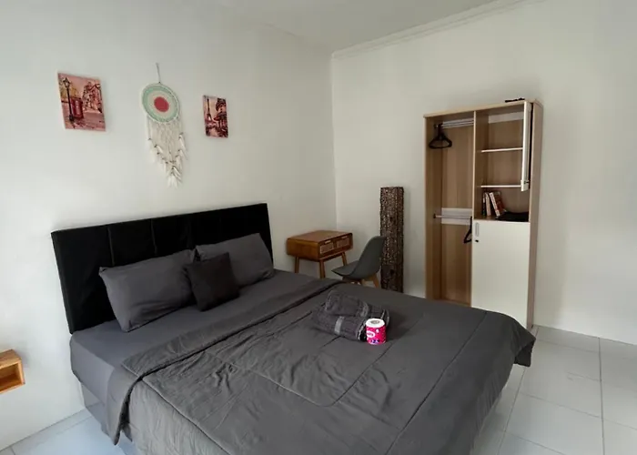 White Sandat 3*